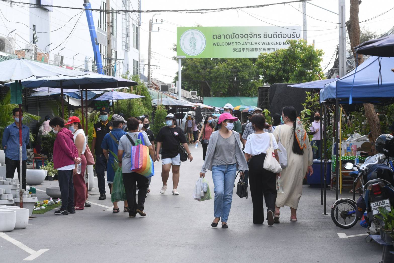 ตลาดนัดจตุจักร เลื่อนเปิดขายถึง 4 ทุ่ม เป็น 1 มิ.ย.นี้