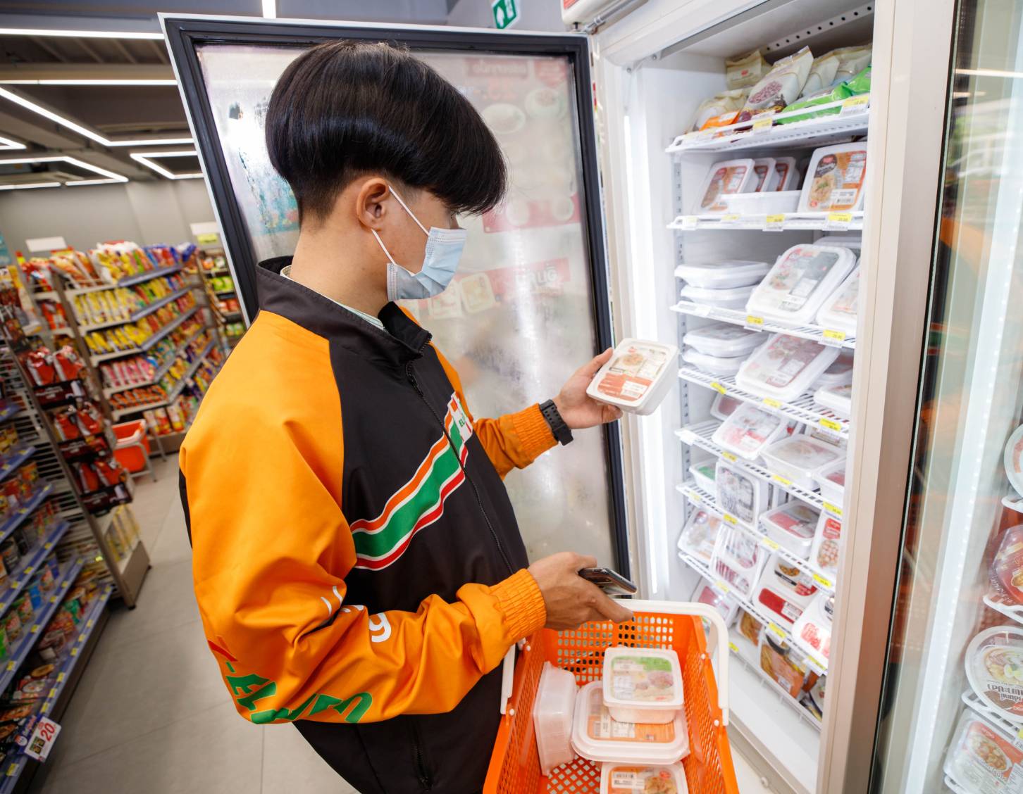 ซีพี ขนทัพสินค้ากว่า 1,000 รายการ หั่นราคาลดค่าครองชีพฝ่าโควิด
