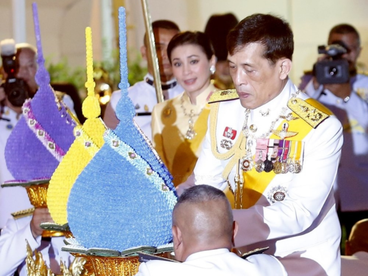 ชวนรับเสด็จในหลวง พระราชินี พระบรมวงศานุวงศ์ ที่วัดพระแก้ว