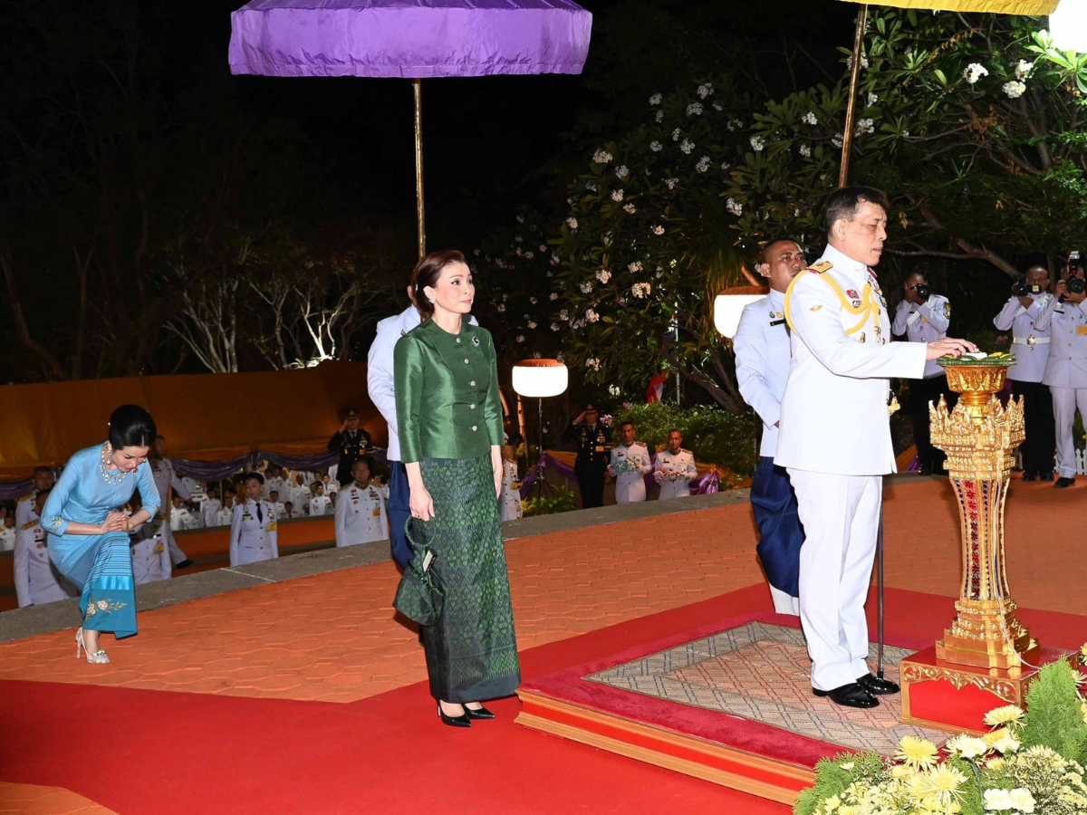 ในหลวง พระราชินี เสด็จฯ เปิดพระบรมราชานุสาวรีย์ ร.7 หัวหิน เจ้าคุณพระสินีนาฏ โดยเสด็จ