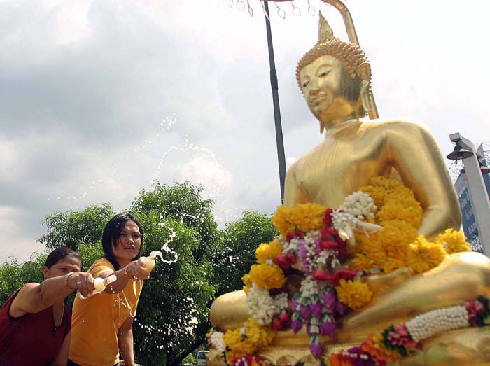 THAILAND-FESTIVAL-SONGKRAN
