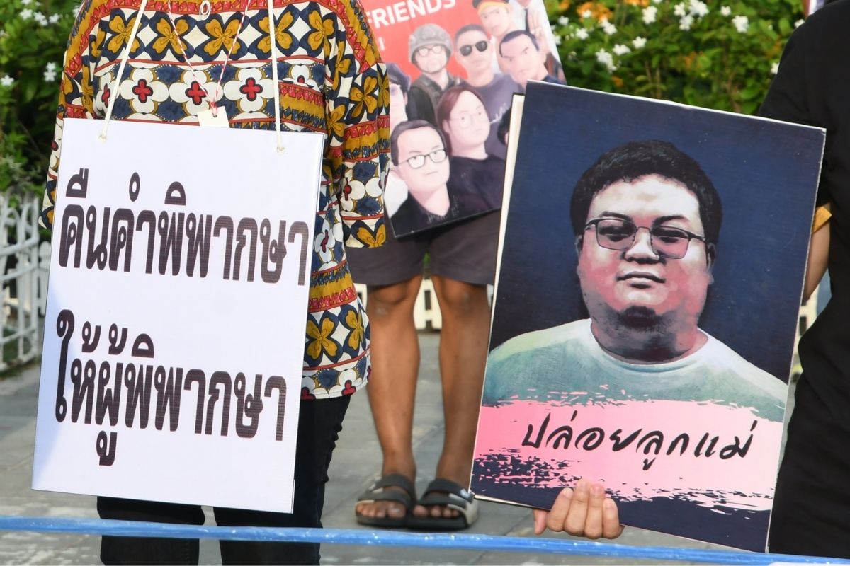 อาจารย์จุฬา-ธรรมศาสตร์ ล่าชื่อขอศาลปล่อยตัว “เพนกวิน-6 ราษฎร”