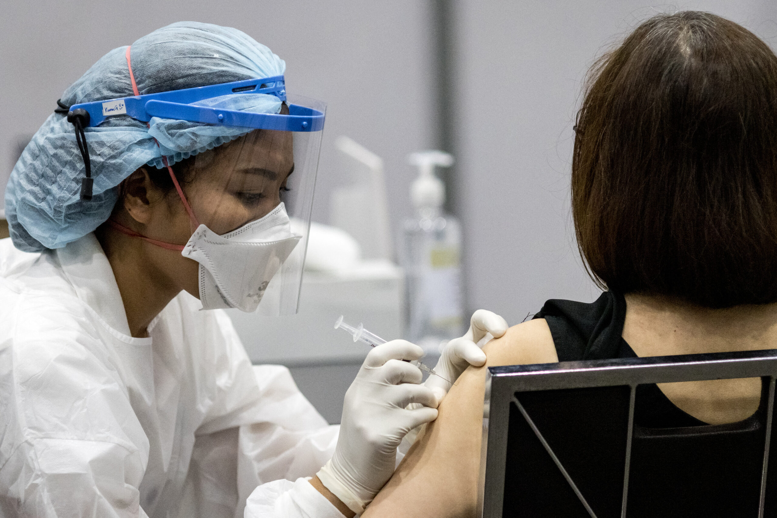ศบค.สั่ง โรงพยาบาลทั่วประเทศ ปูพรมฉีดวัคซีน 8.6 แสนคนต่อวัน