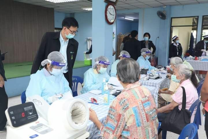 ผู้สูงอายุ 60 ปี และคนมี 7 โรคเรื้อรัง เริ่มฉีดวัคซีนโควิดหมอพร้อม 7 มิ.ย.