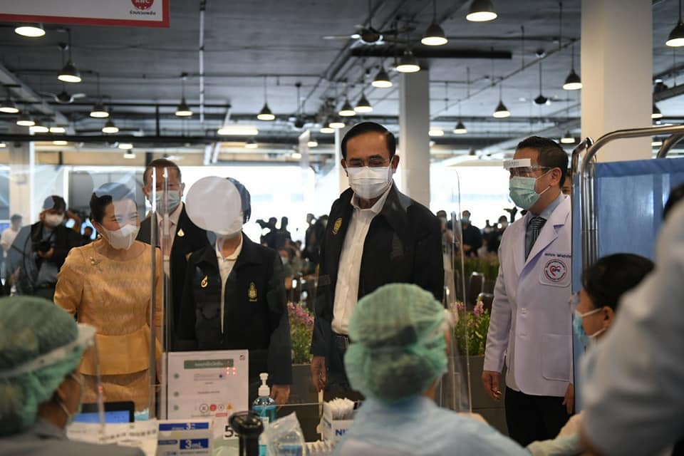 ประยุทธ์ ตรวจจุดฉีดวัคซีน “เอเชียทีค” ทดลองฉีดวันแรก 800 คน