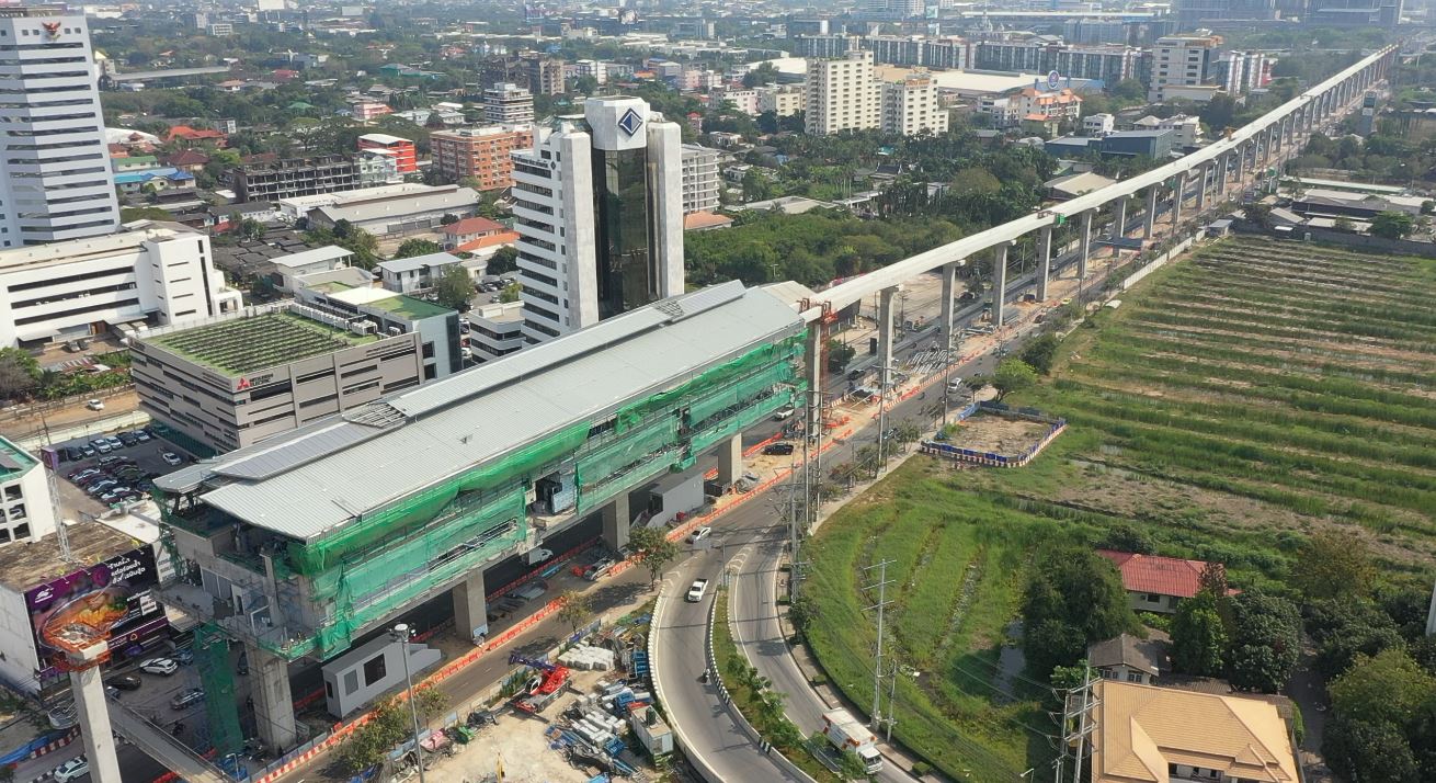 รถไฟฟ้าสายสีเหลือง สถานีศรีกรีฑา