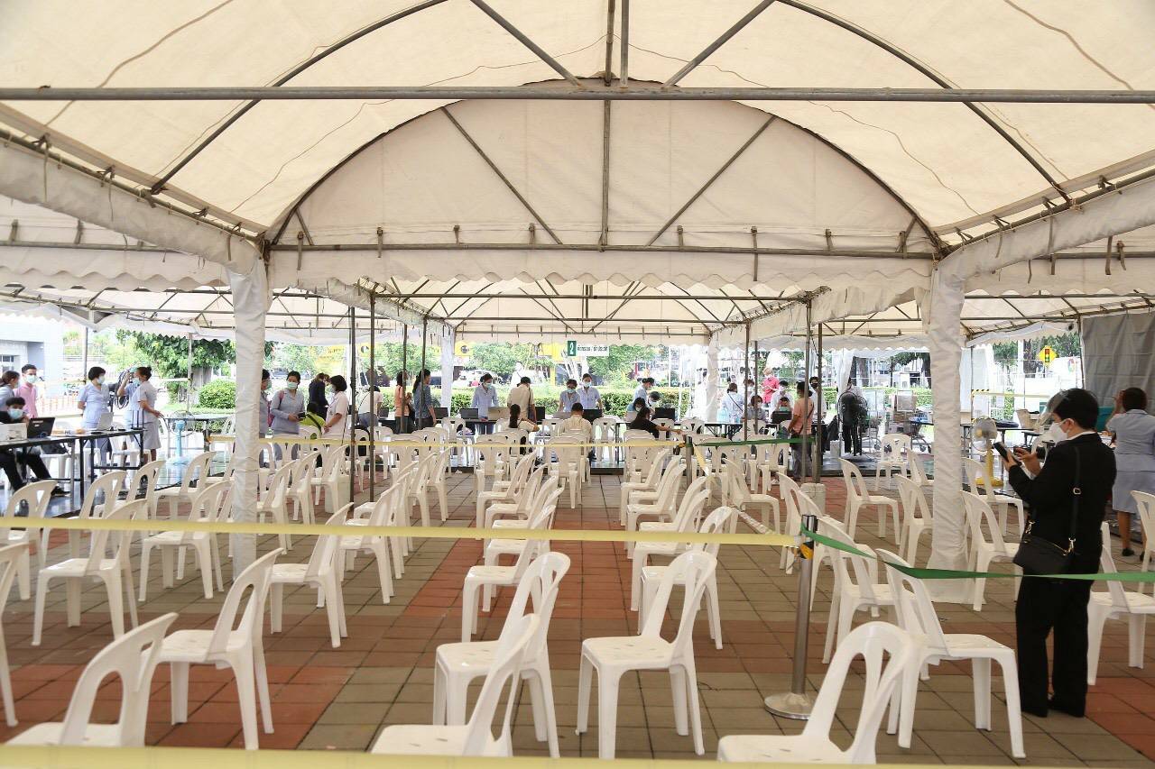 ซีพี เปิดโลตัสพระราม 4 สนับสนุนพื้นที่ฉีดวัคซีนคนในชุมชนคลองเตย