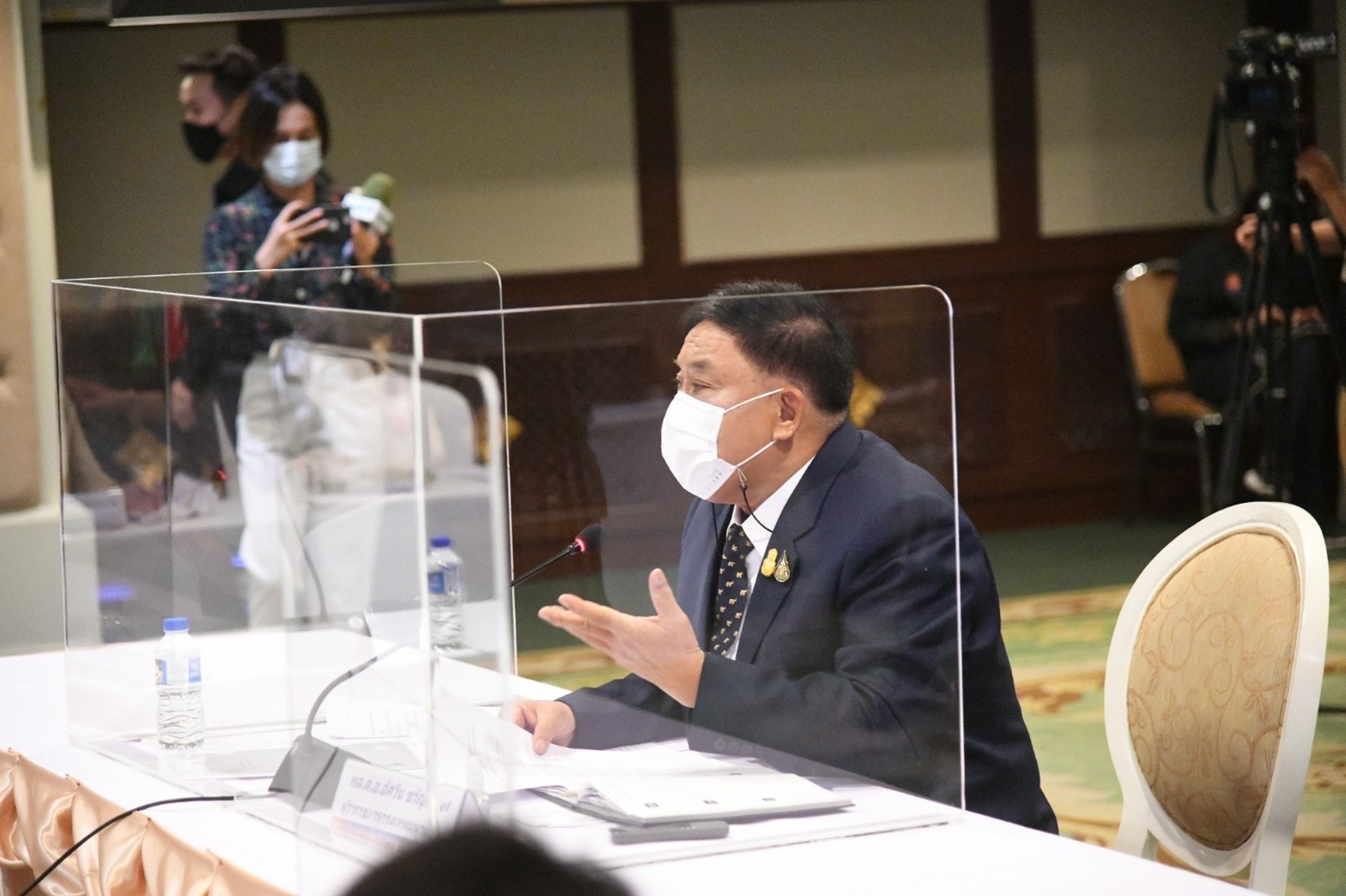 กทม. ถกแผนใช้ยา “ฟาริพิราเวียร์” 600,000 เม็ด กับผู้ติดเชื้อโซนสีเขียว