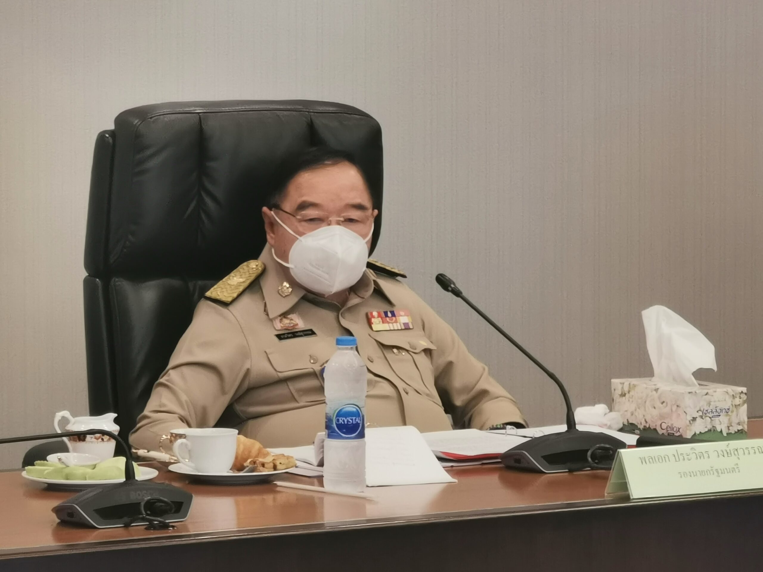 ประวิตร ถกด่วน ฝ่ายมั่นคง-ผู้ว่าฯ 5 จังหวัดชายแดน สกัดแรงงานเถื่อน