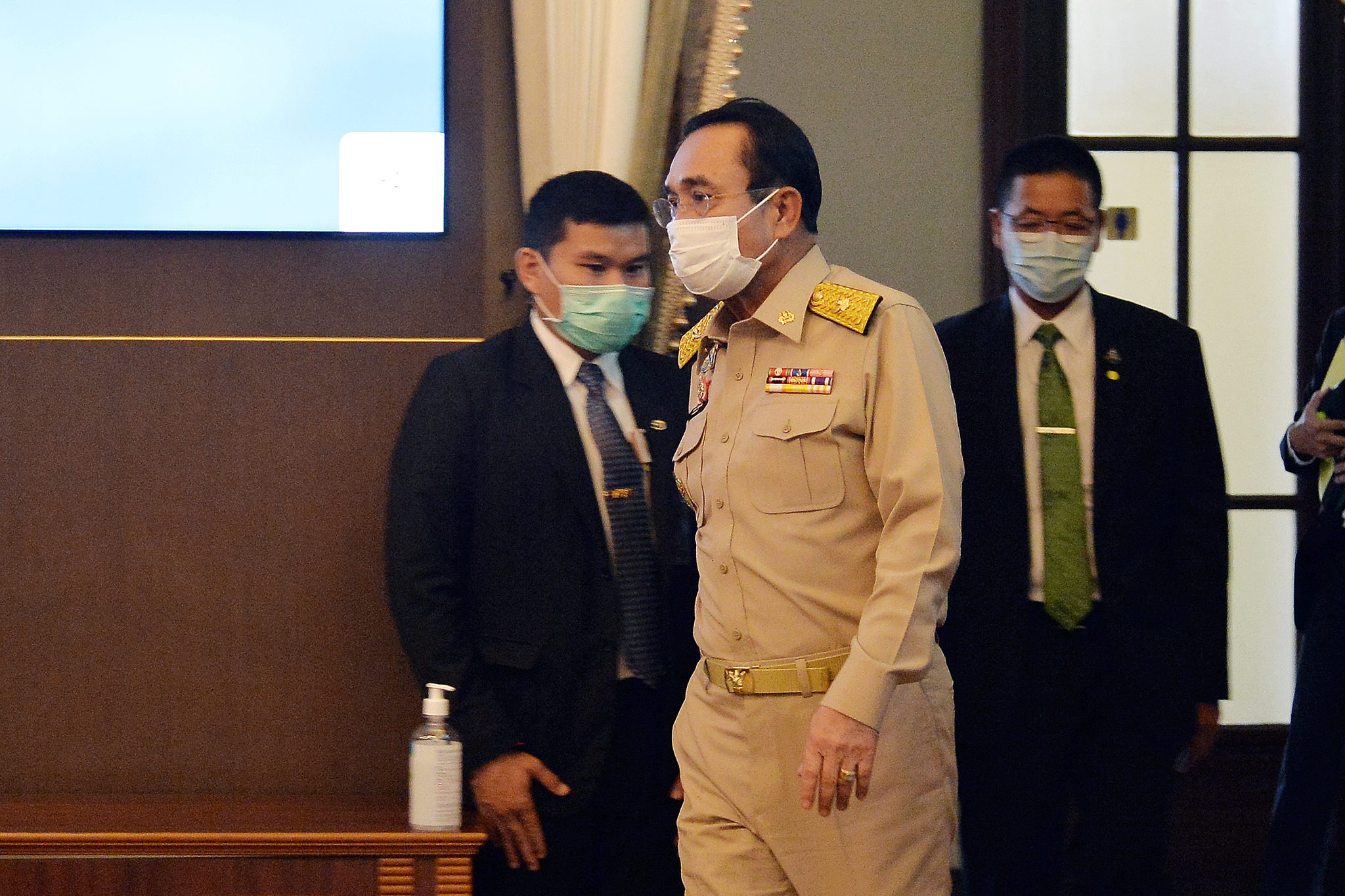 ประยุทธ์ เรียกประชุม ศบค. นัดพิเศษ ถกด่วนคลัสเตอร์คลองเตย
