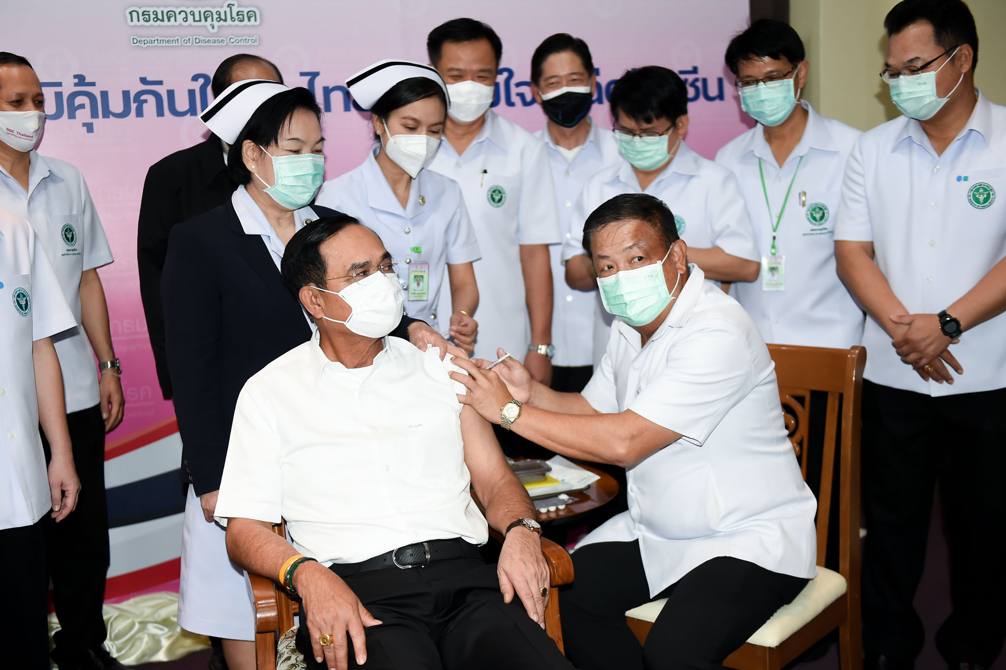 “ประยุทธ์” เข้ารับการฉีดวัคซีน “แอสตร้าเซนเนก้า” เข็ม 2