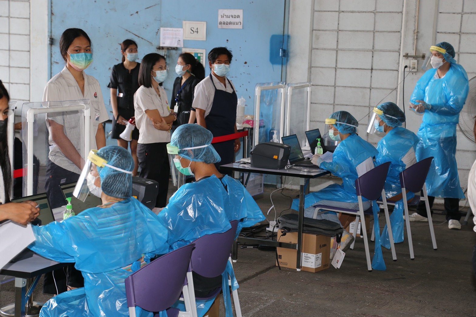 กระทรวงแรงงาน เร่งปูพรมตรวจโควิดเชิงรุก พื้นที่ “ปทุมธานี”