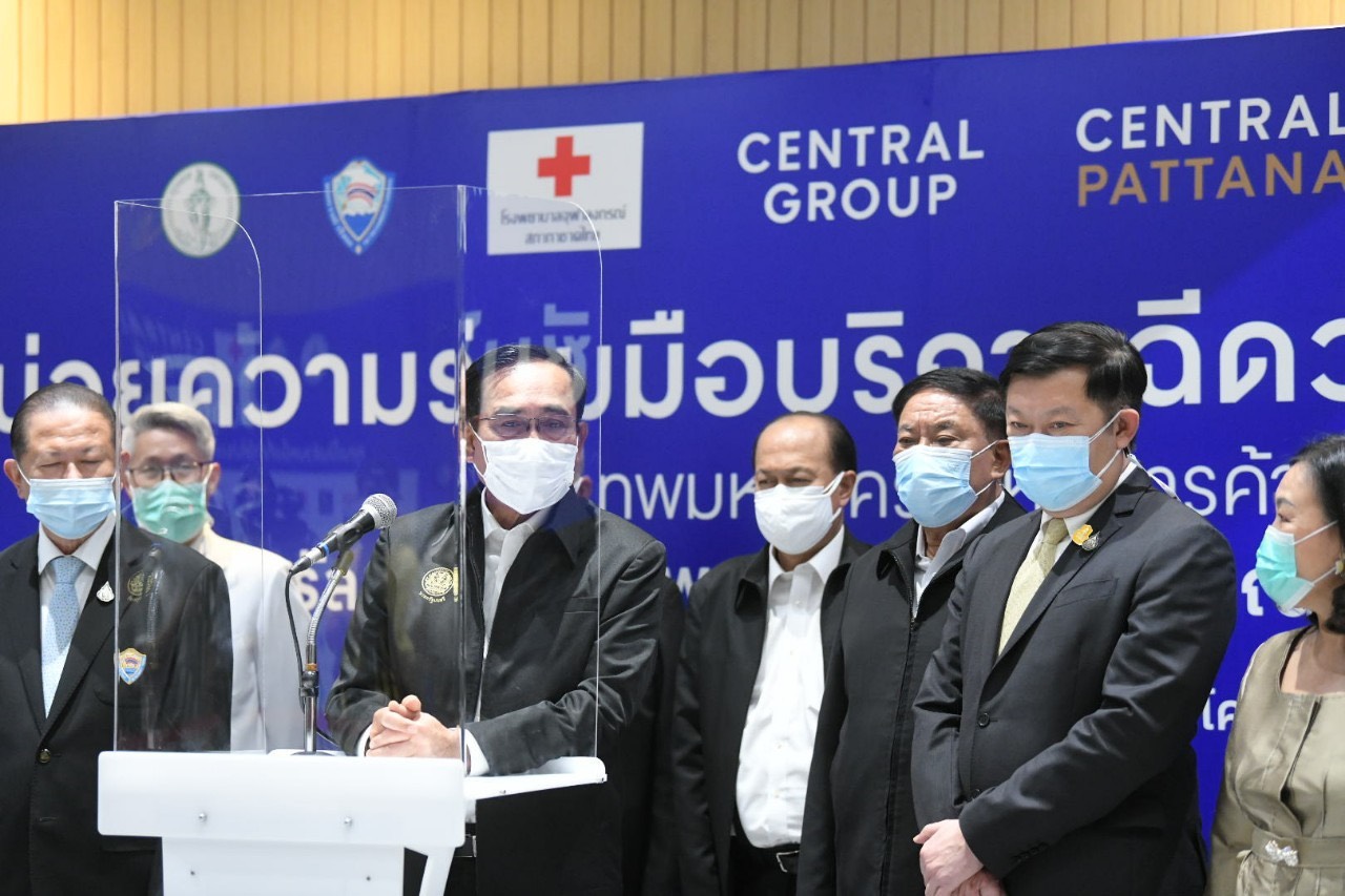 ประยุทธ์ ตรวจความพร้อมสถานที่บริการฉีดวัคซีนนอก รพ. ที่เซ็นทรัลเวิลด์