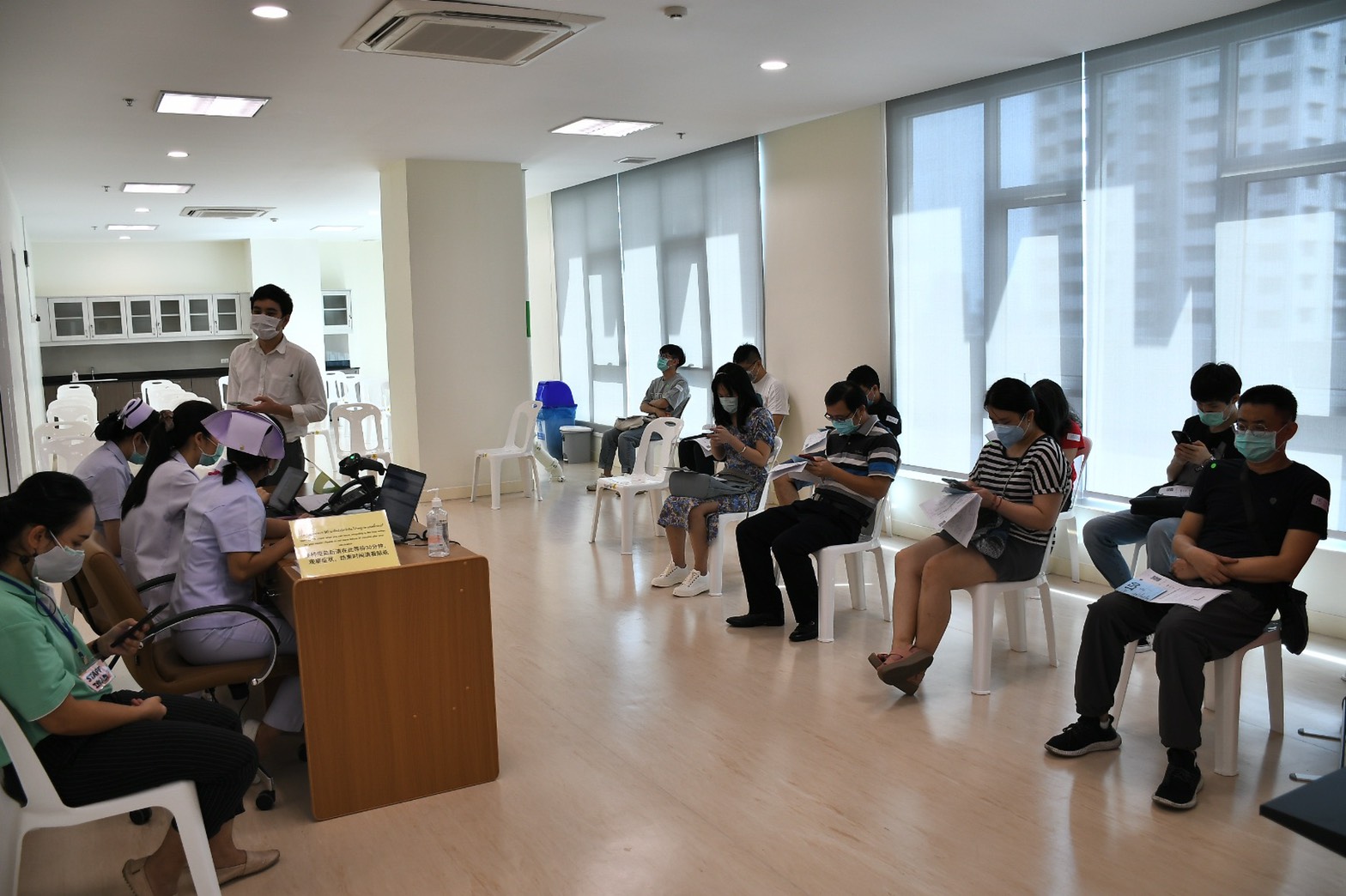 สธ.ประเดิมฉีดวัคซีนให้คนจีนในไทย เป็นต่างชาติกลุ่มแรก