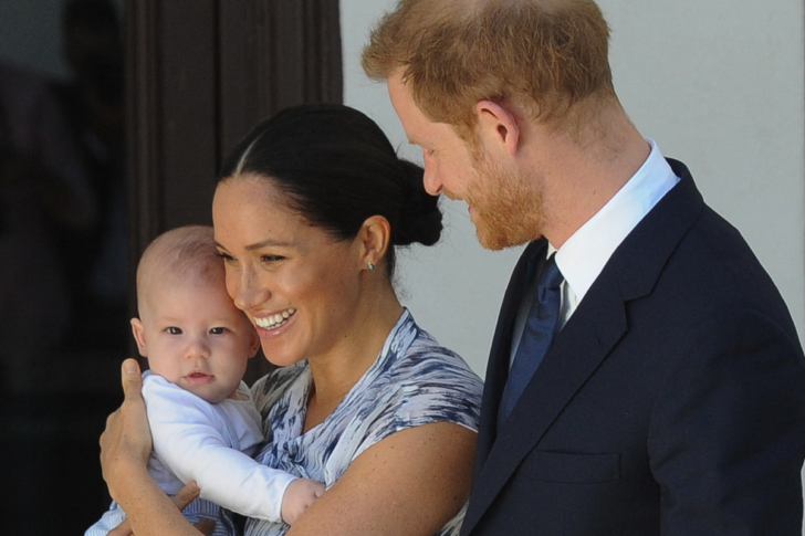 อาร์ชี แฮร์ริสัน เมานต์แบ็ตเทน-วินด์เซอร์ (Archie Harrison Mountbatten-Windsor) อาร์ชี แฮร์ริสัน เมานต์แบ็ตเทน-วินด์เซอร์ (Archie Harrison Mountbatten-Windsor)