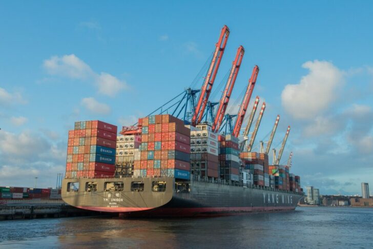 container-ship-596083_1920-1024x683