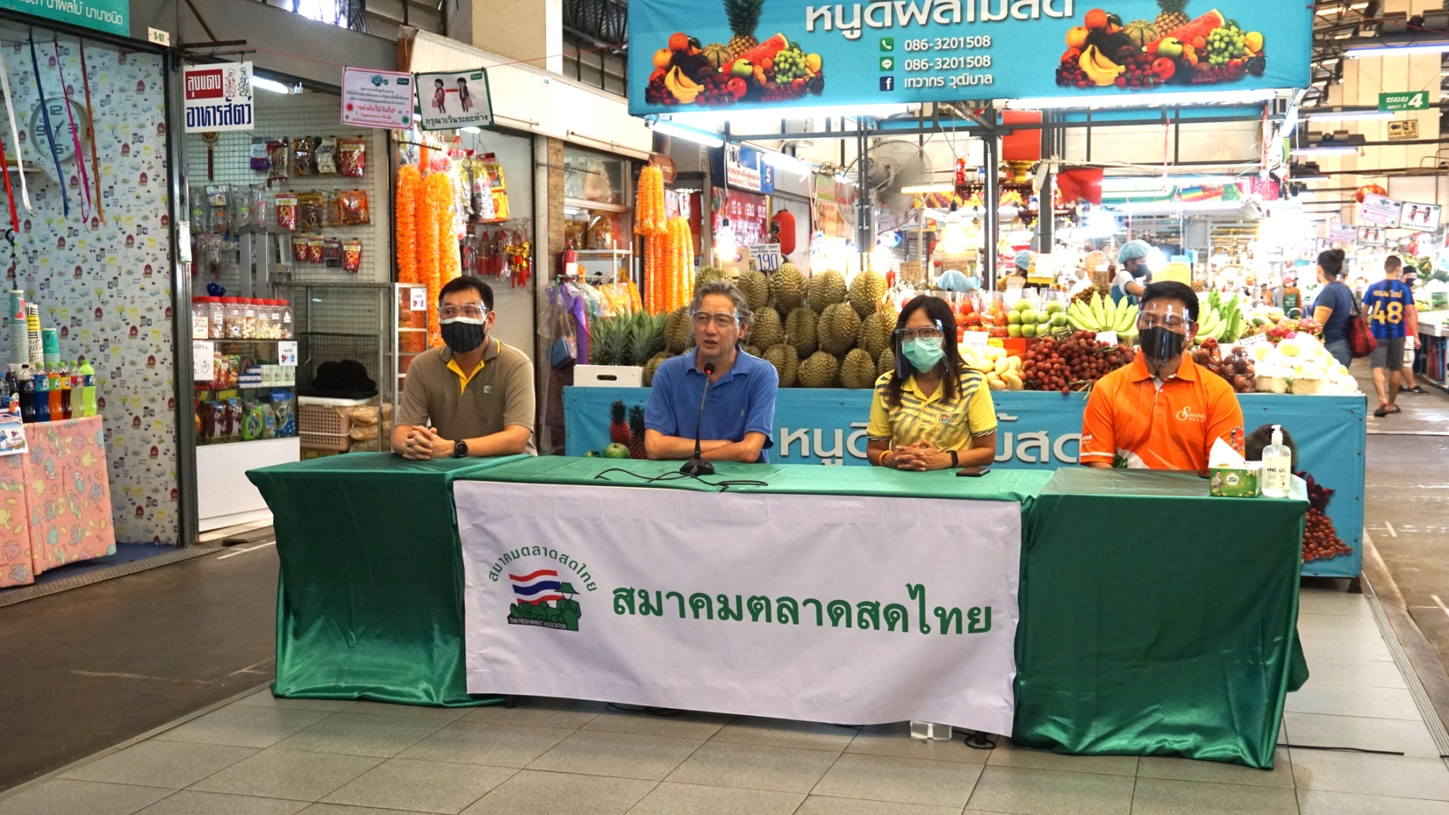 พ่อค้า-แม่ค้าตลาดสดร้องรัฐขอ “วัคซีน” สกัดโควิด
