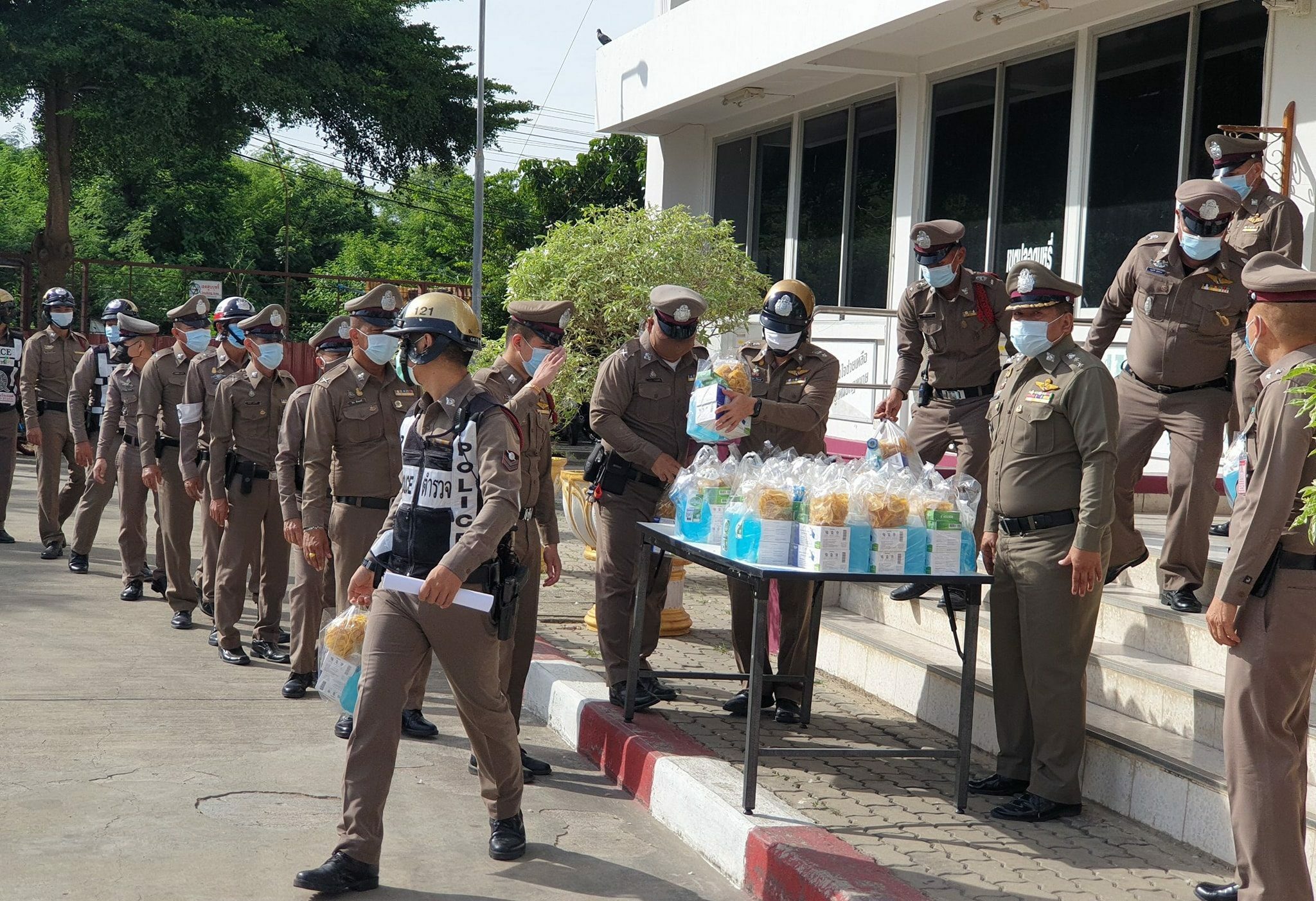 ตำรวจรับ 5,000 บาท สภ.ภาชี เสนอ หากใครรอดโควิดถึงสิ้นปี