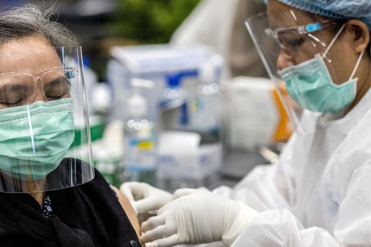 สถาบันบำราศนราดูร ยันไม่เลื่อนนัดฉีดวัคซีนโควิด ยึดตามกำหนดเดิม