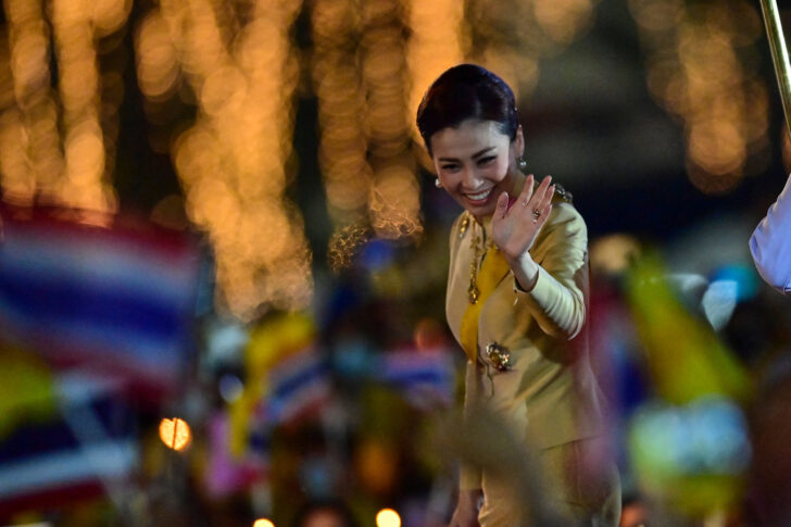 พระราชินี พระราชินี