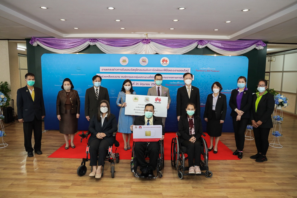 นฤมล ส่งต่อ “ซิมแรงงาน” ให้โอกาสกลุ่มเปราะบางท่องโลกดิจิทัล