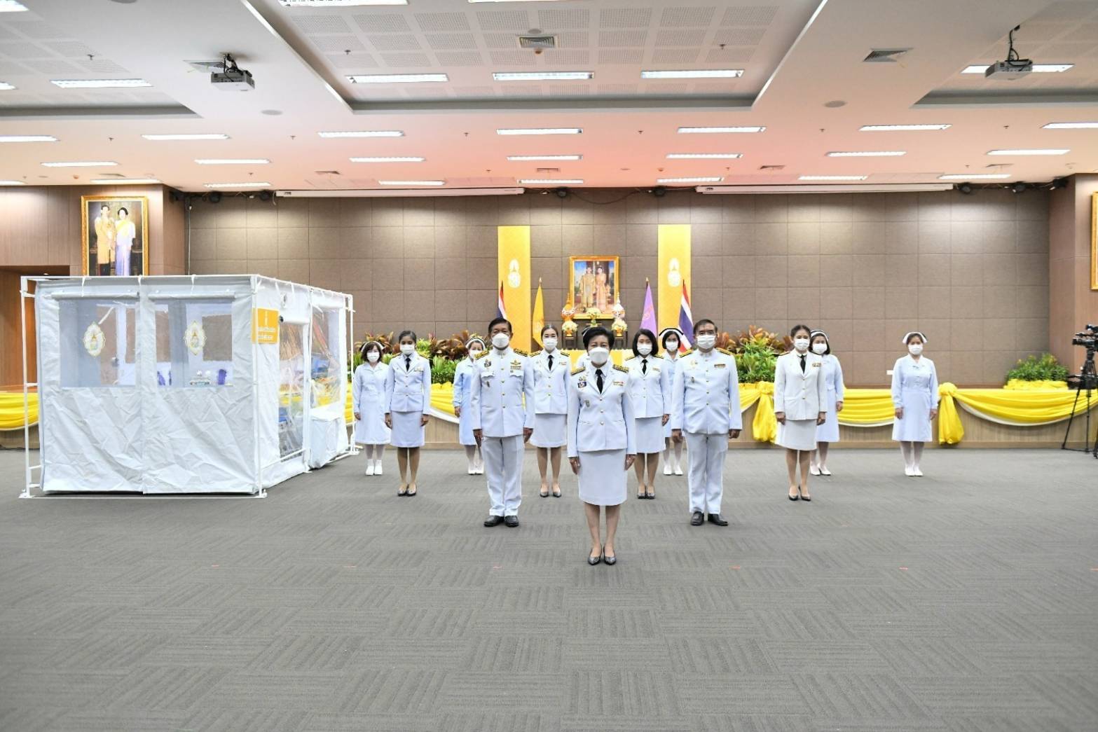 โปรดเกล้าฯ พระราชทานห้องแยกป้องกันเชื้อความดันลบแบบเคลื่อนที่