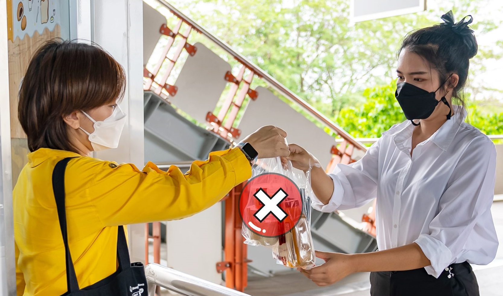 โซเชียลวิจารณ์เพียบ หลัง บีทีเอส ประกาศห้ามส่งของข้ามเขตชำระเงิน