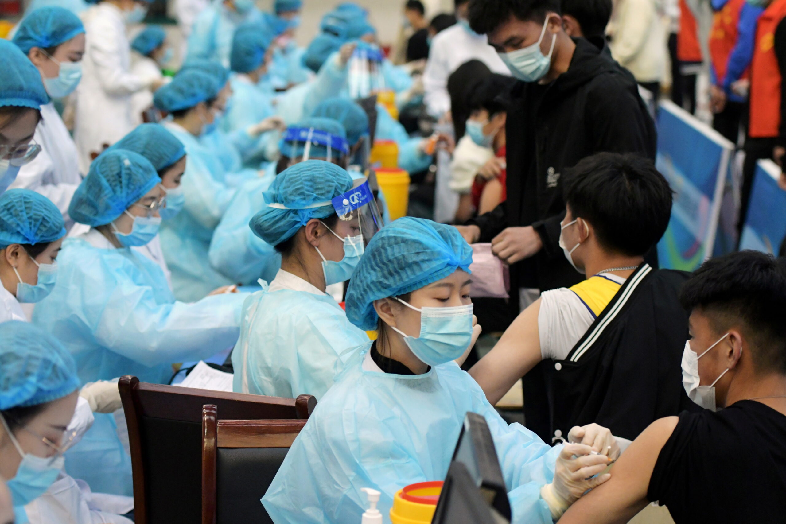 “จีน” ฉีดวัคซีนโควิด-19 พุ่งทะลุ 1 พันล้านโดส – ต่างประเทศ
