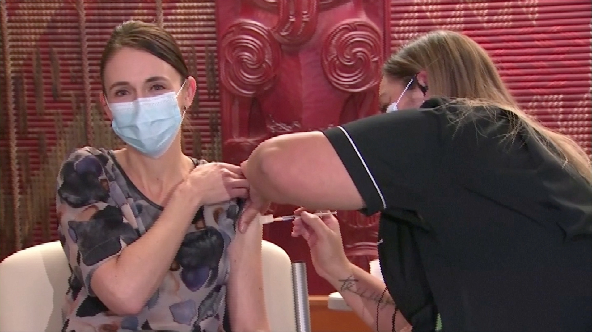 นายกฯนิวซีแลนด์ เพิ่งฉีดวัคซีนเข็มแรก วอนทุกคนทำเพื่อครอบครัว – ต่างประเทศ