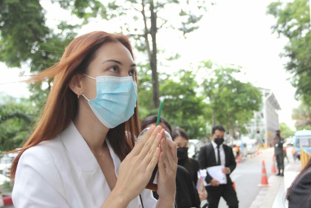 “แมท-ภีรนีย์” ขึ้นศาล ไต่สวนมูลฟ้องคดีหมิ่นประมาท “เกรียนคีย์บอร์ด”