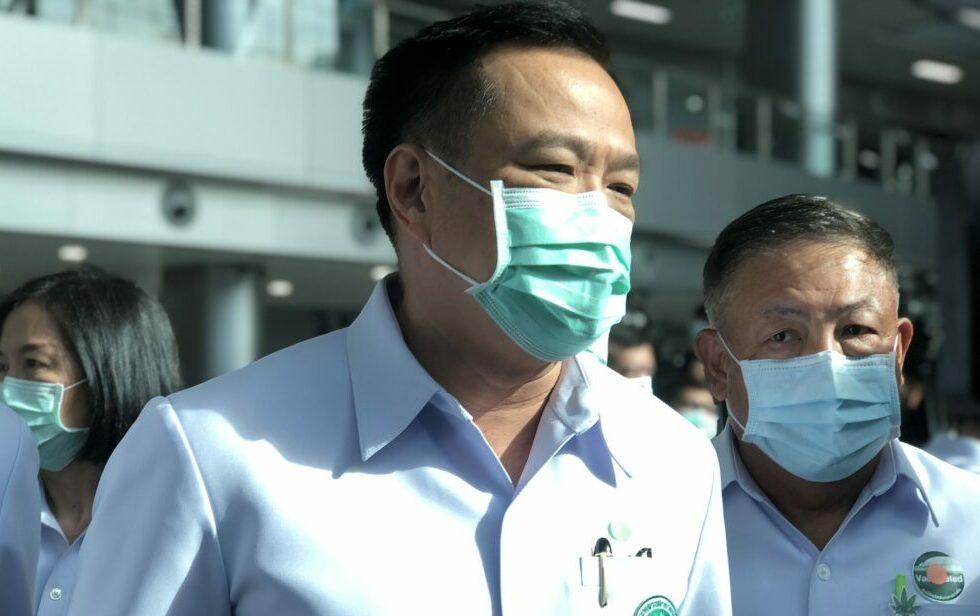 อนุทินขอให้เชื่อข้อมูล สธ. ย้ำยาฟาวิพิราเวียร์ ไม่ขาดแคลน