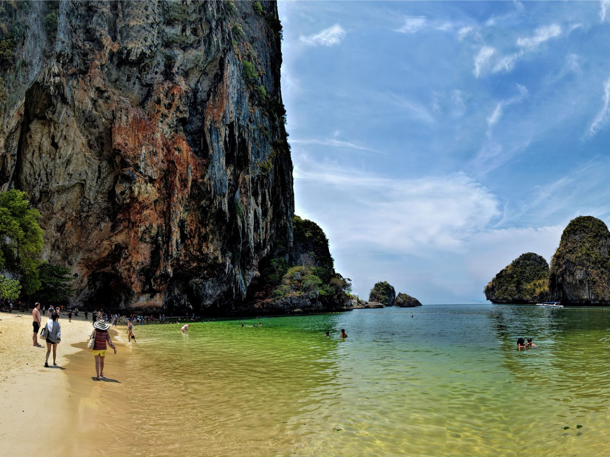 ศบศ. จ่อเคาะโรดแมปเปิด 10 จังหวัดนำร่องรับนักท่องเที่ยวต่างชาติ