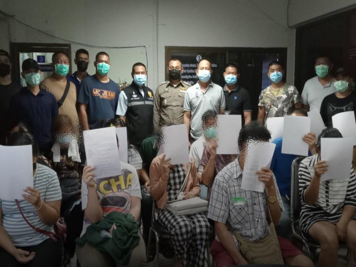 ตำรวจปราจีนบุรี รวบ 15 นักพนัน ตั้งวงเล่นไพ่ เย้ยโควิด