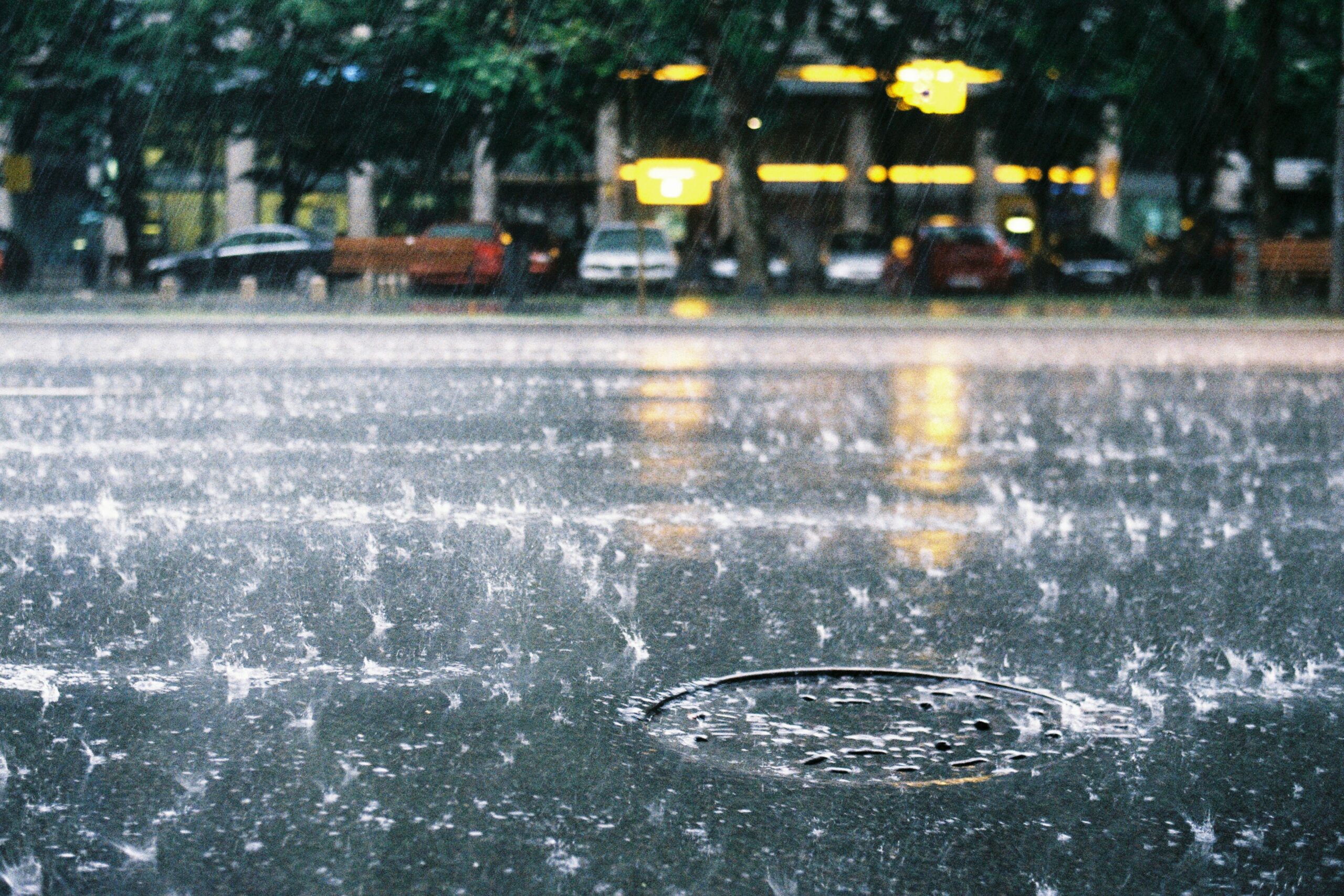 กรมอุตุฯ เตือนมรสุมลมแรง ช่วงสิ้นเดือน ไทยเจอฝนกระหน่ำเพิ่มขึ้น