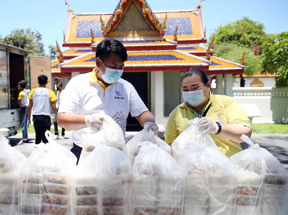 ช่วยสองต่อ ‘สิงห์อาสา’ หนุนร้านอาหารกระทบโควิด ส่งข้าวกล่องช่วยชุมชนในพื้นที่ควบคุม