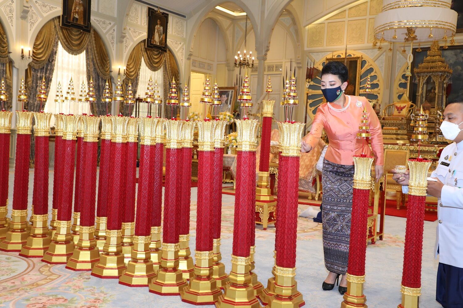 ในหลวง โปรดเกล้าฯ สมเด็จเจ้าฟ้าพัชรกิติยาภาฯ ทรงเจิมเทียนพรรษา เนื่องในเทศกาลเข้าพรรษา