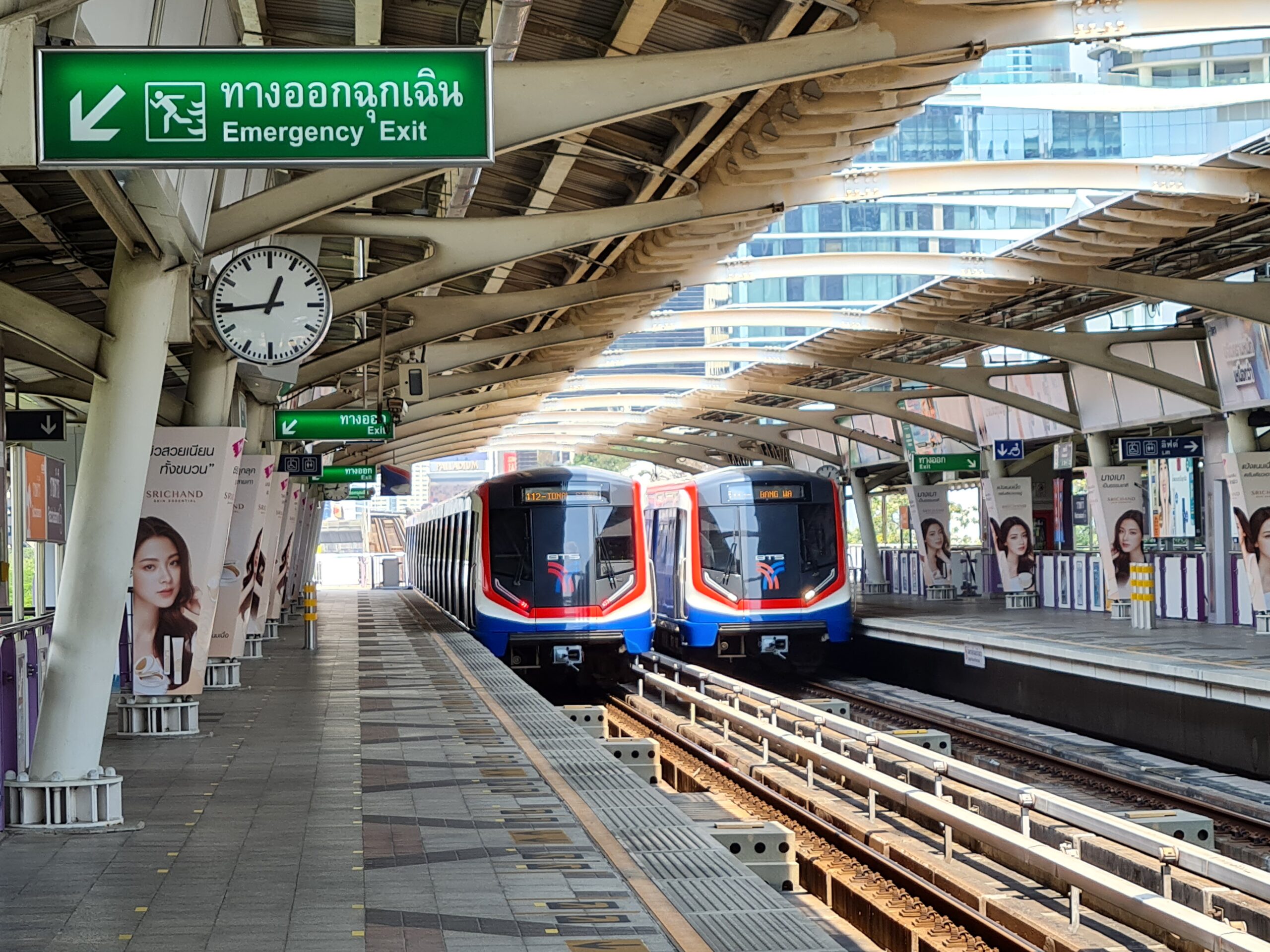 บีทีเอส ขานรับล็อกดาวน์-ขึ้นรถไฟฟ้ารักษาระยะห่าง 0.5-1 เมตร