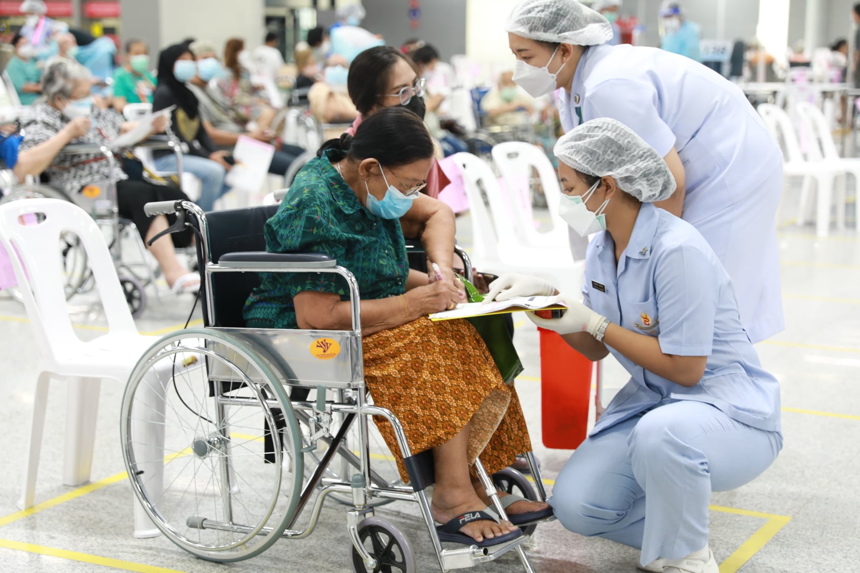 ศูนย์ฉีดวัคซีนกลางบางซื่อ ปรับเวลาให้บริการ ส่ง SMS แจ้งคิวอีกครั้ง