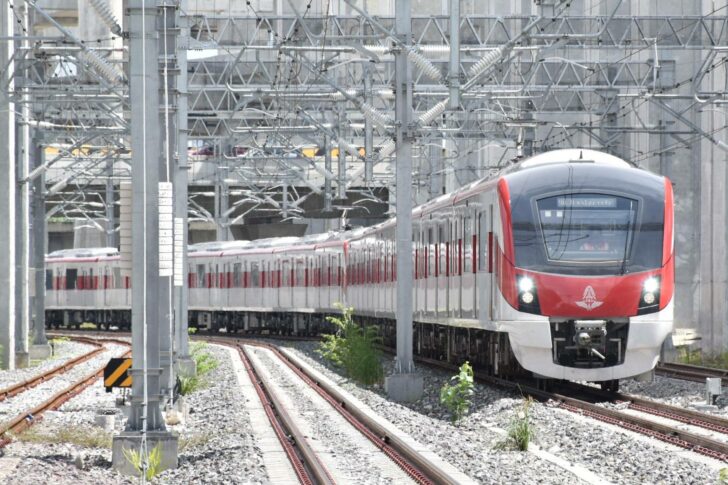 รถไฟชานเมืองสายสีแดง