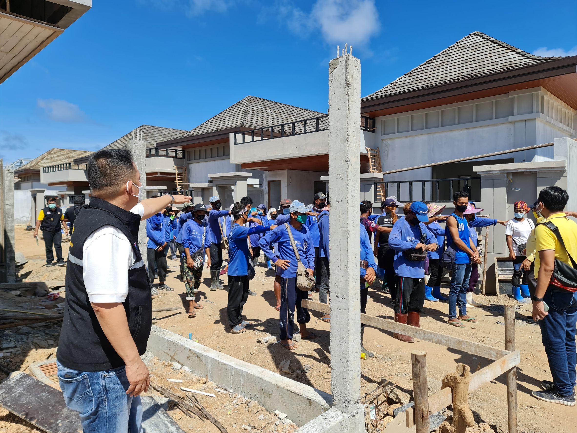 กระทรวงแรงงาน ตรวจแคมป์ก่อสร้าง จ.ภูเก็ต กันต่างด้าวลักลอบเข้าเมือง