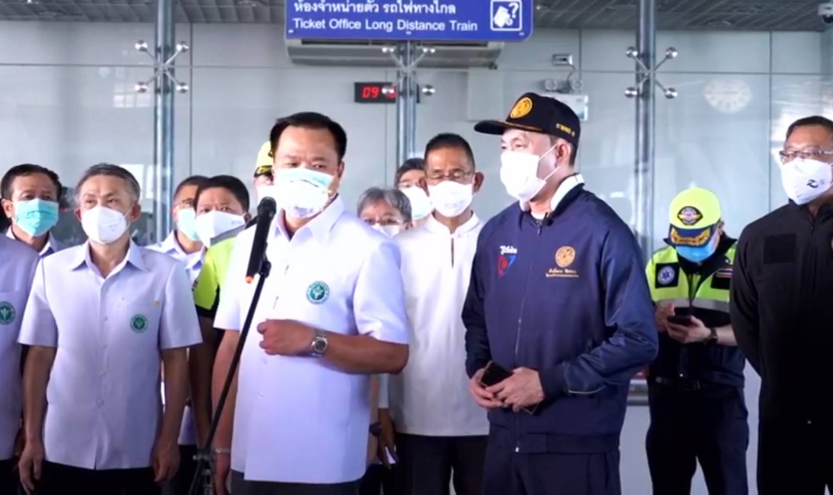 ประยุทธ์ นัด “อนุทิน-ศักดิ์สยาม” ถกเลิก-ไม่เลิก ศูนย์ฉีดวัคซีนบางซื่อ