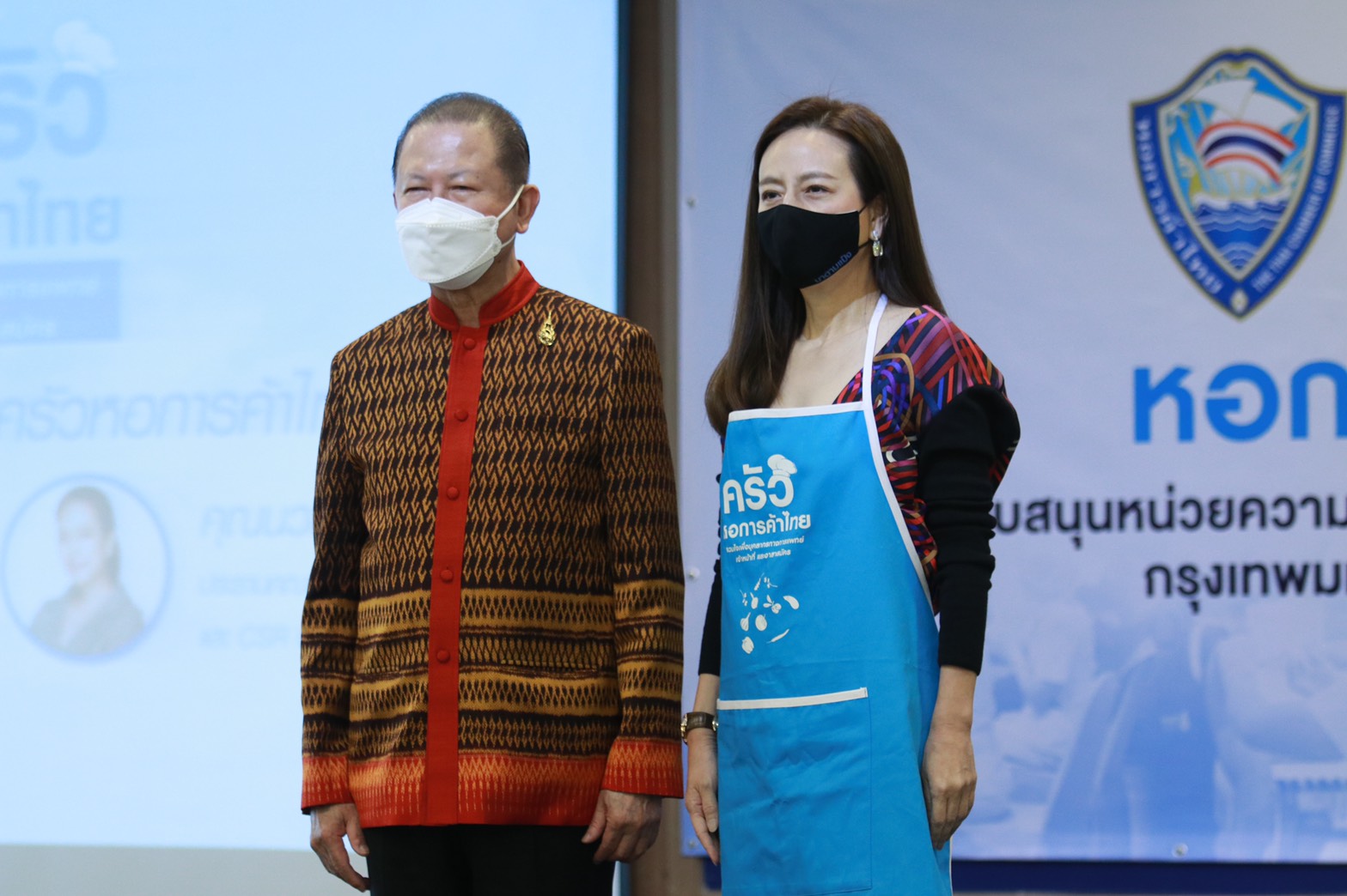 ครัวหอการค้าไทย ให้กำลังใจแพทย์-พยาบาลศูนย์ฉีดวัคซีน