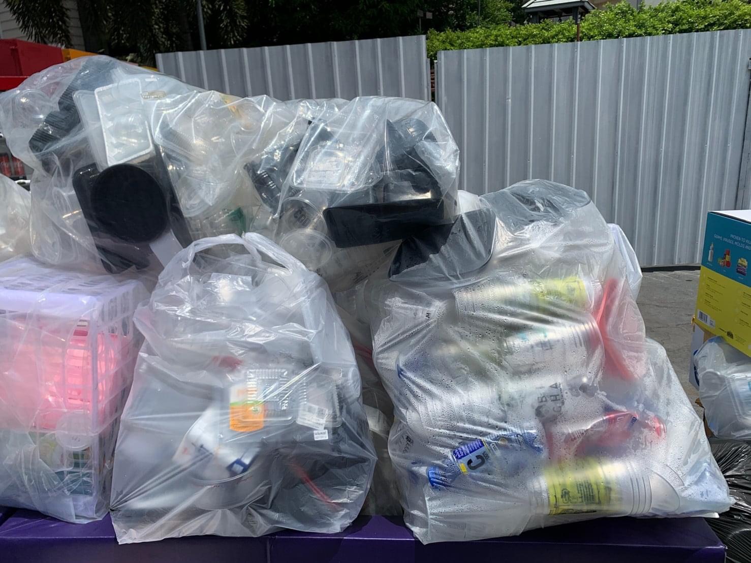 Less Plastic ชวนบริจาคขวดพลาสติก นำมาตัดชุด PPE ให้แพทย์