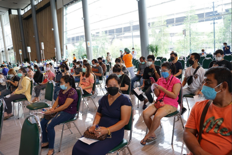 “ตลาดยิ่งเจริญ” ระดมฉีด “ซิโนฟาร์ม” ผู้ค้า-พนักงาน 3,500 คน