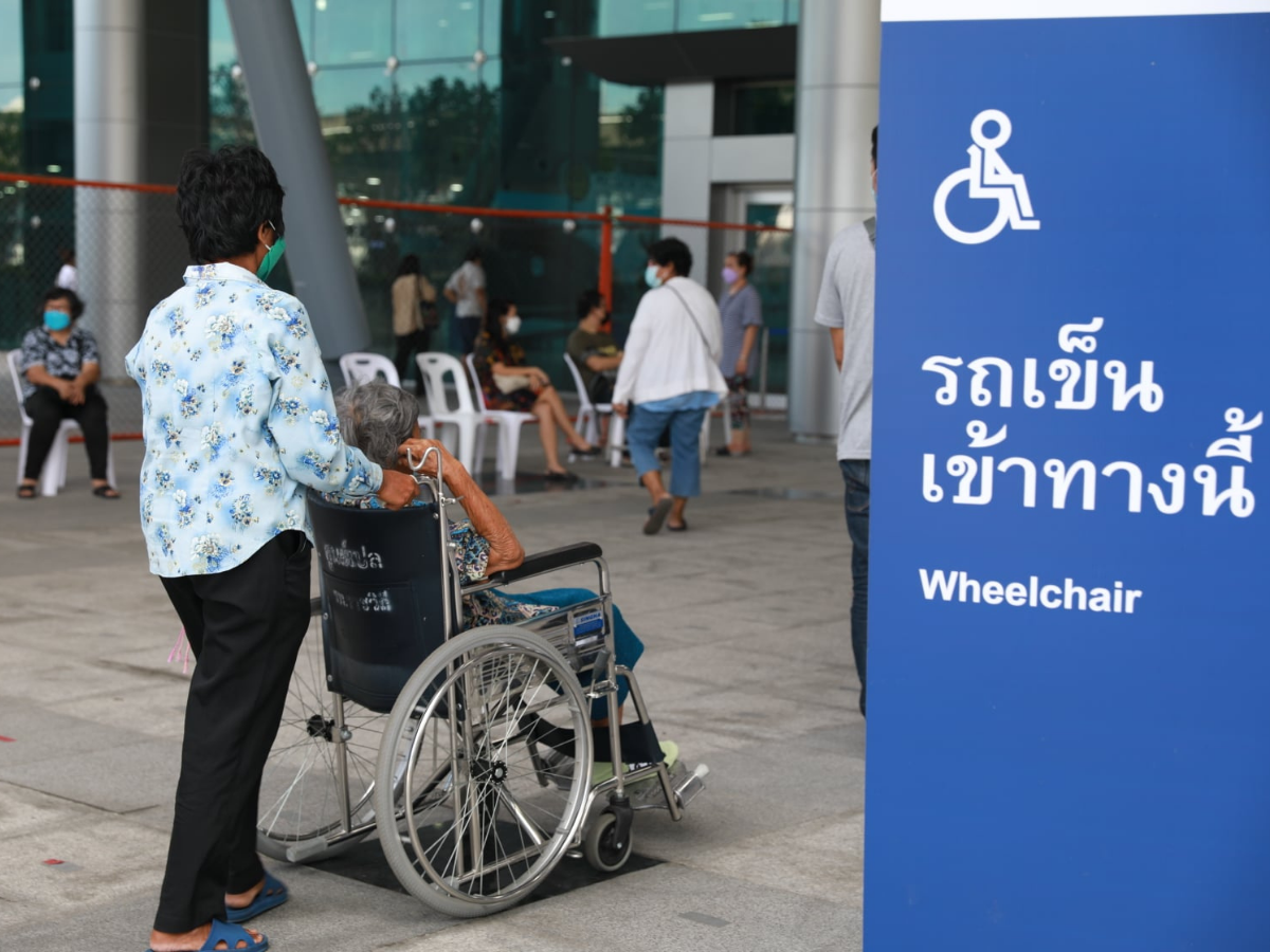 โมเดอร์นา เดือน พ.ค. หมดแล้ว ศูนย์ฉีดวัคซีนกลางบางซื่อแจ้ง