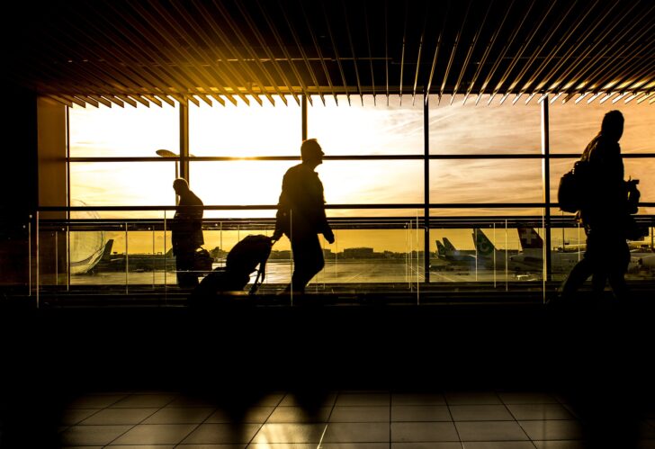 airport-investor1822133_1920_0