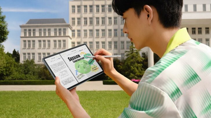 แนะนำแท็บเล็ตโดนๆ HUAWEI MatePad 11 ผู้ช่วยทำงานแบบมือโปรใช้เดี่ยวๆ ว่าดี ใช้คู่ HUAWEI M-Pencil ยิ่งเริด พร้อมก้าวข้ามขีดจำกัดการทำงานข้ามดีไวซ์ให้ทุกงานไร้รอยต่อและสมบูรณ์แบบกว่าที่เคย