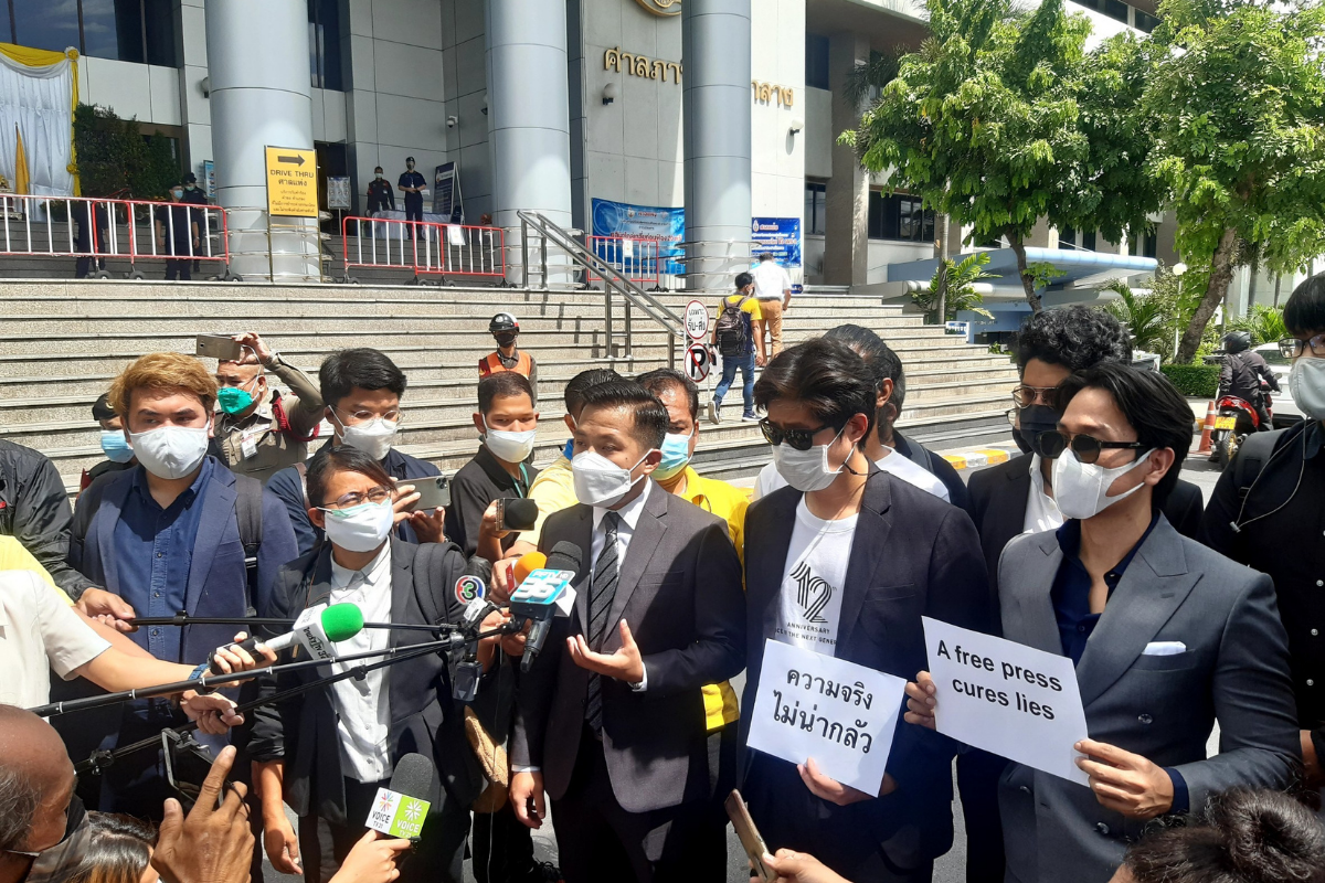 สื่อมวลชนรวมตัว ยื่นฟ้อง “ประยุทธ์” ปมตัดเน็ต ชี้ขัดหลักรัฐธรรมนูญ