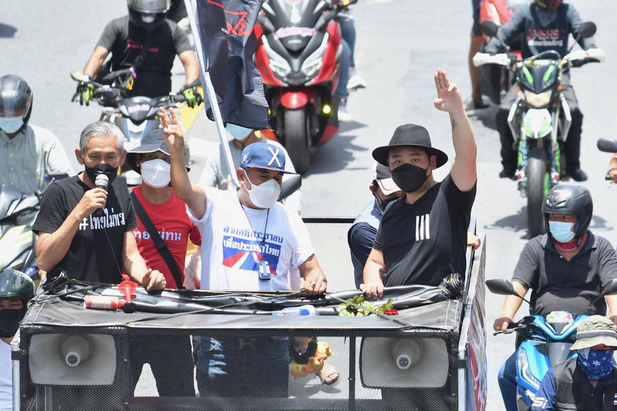 ลูกนัท นำทัพคาร์ม็อบไล่ประยุทธ์ คนเสื้อแดงร่วมให้กำลังใจ