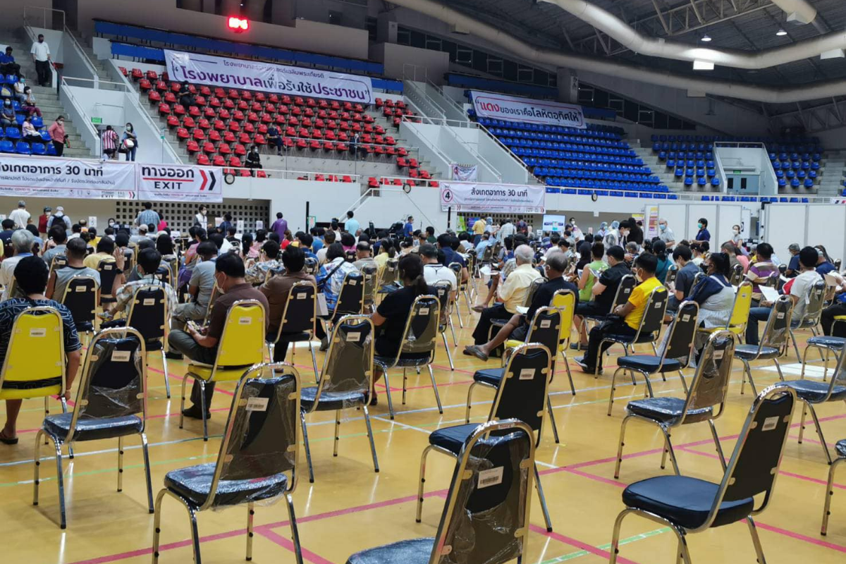 รพ.สนามธรรมศาสตร์ หวั่นคลายล็อกดาวน์ 1 ก.ย. ไม่พ้นโควิดระลอก 5
